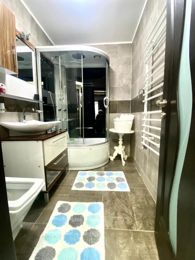 House - * Bukarest